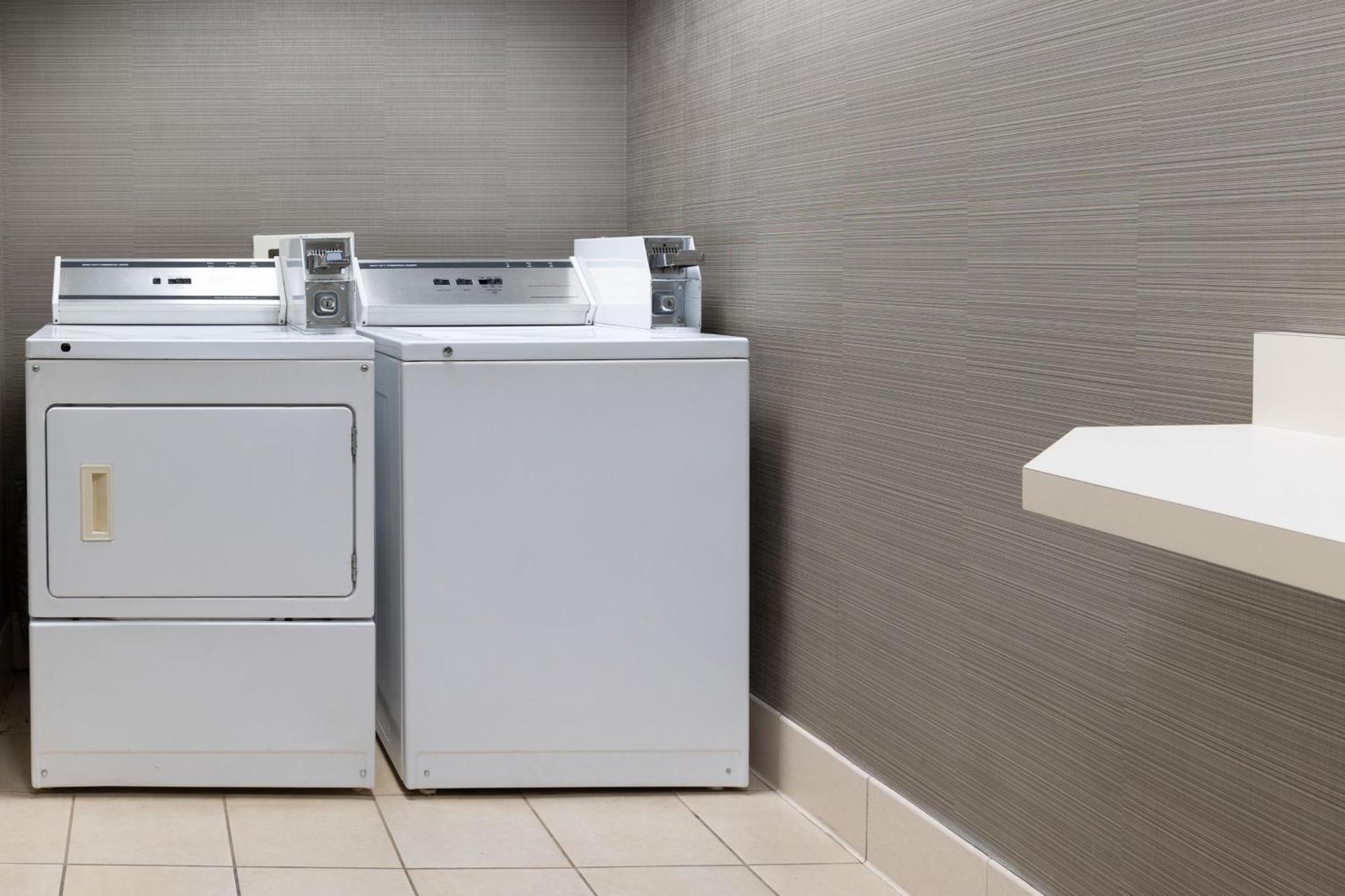 Courtyard By Marriott Ontario Rancho Cucamonga Ξενοδοχείο Εξωτερικό φωτογραφία