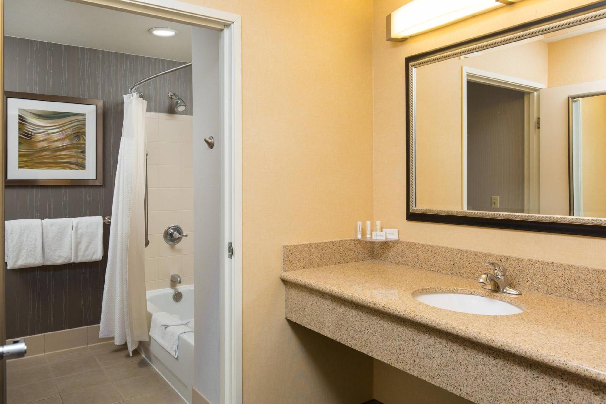 Courtyard By Marriott Ontario Rancho Cucamonga Ξενοδοχείο Εξωτερικό φωτογραφία